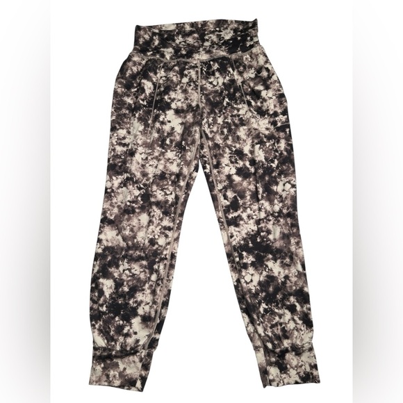 ATHLETA Salutation Jogger Size Small - Picture 5 of 6